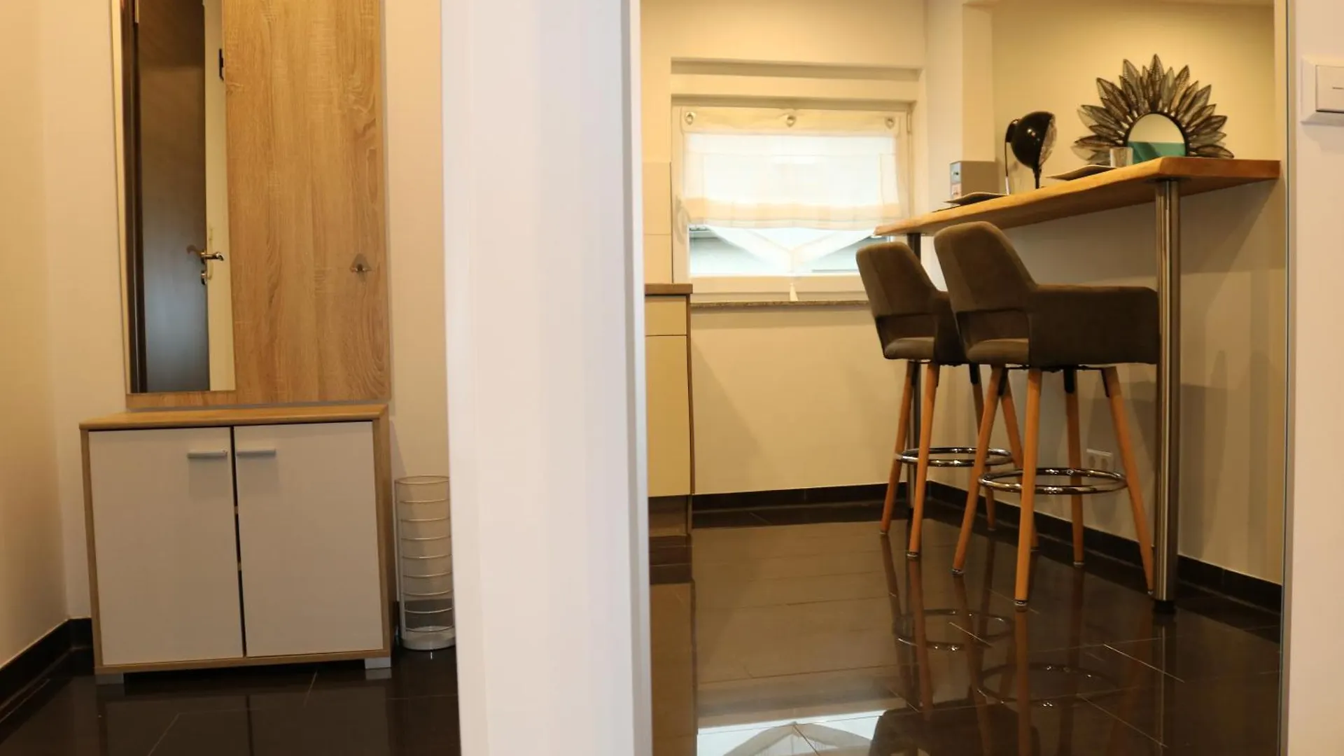 Zwei Schicke Apartments Mit Parkplatz Кёльн