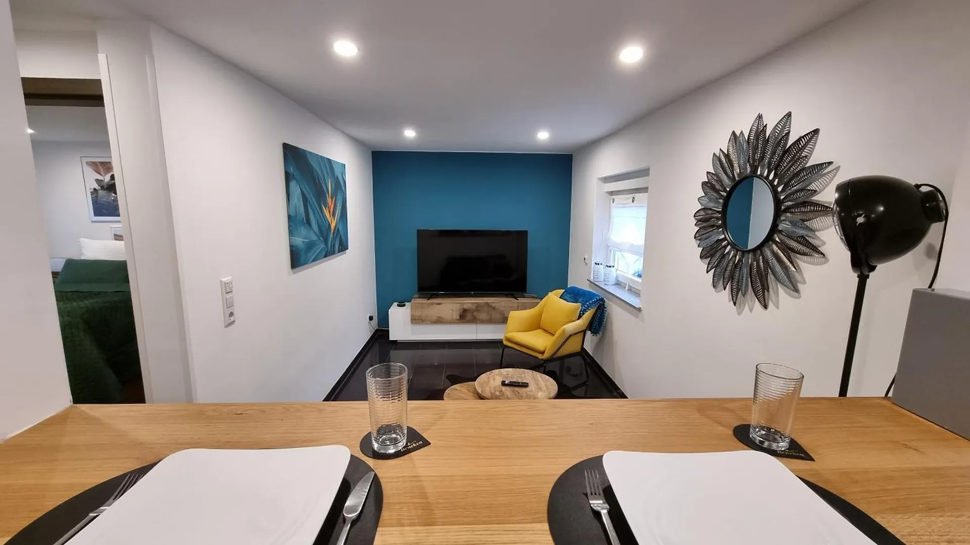 Zwei Schicke Apartments Mit Parkplatz Кёльн